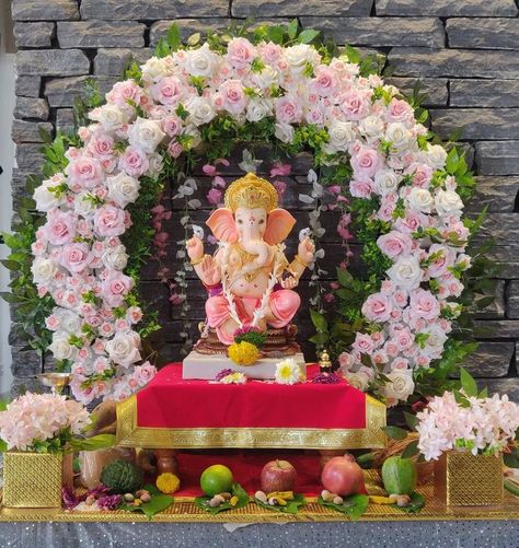 Ganpati Mandap Decoration At Home Diy, Mandir Flower Decoration Ideas, Decoration Ideas For Puja Pandal, Flower Makhar For Ganpati, Mandap Design For Ganpati, Ganpati Decoration Flower Theme, Ganpati Bappa Home, Lord Ganesh Decorations At Home, Ganpati Decoration Of Flowers