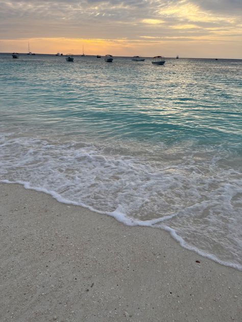 Zanzibar blue clear water sunset ocean beach Beach Clear Water, Ocean Widget, Clear Water Beach, Clear Ocean Water, Clear Ocean, Clear Beaches, Summer Wallpapers, Water Sunset, Sunset Ocean