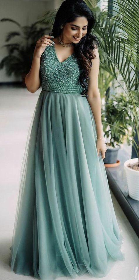 Simple Full Frock For Women, Frock Design For Party Wear, Full Gown Designs For Women Wedding, Boutique Gown Designs, Long Onepiece Dresses Indian Wedding, Long Gaun Dress Design, Frocks For Function, Long Gown Design For Reception, Engagement Party Wear Dresses