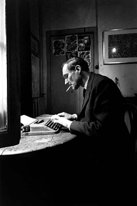 William Burroughs photographed by Loomis Dean, Paris 1959 Writers And Poets, William Burroughs, William S Burroughs, Beat Generation, Photographie Portrait Inspiration, Old Photography, Writing Space, Book Writer, Philosophers
