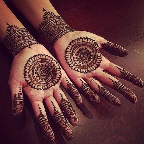 Mehendi Mandala Art #MehendiMandalaArt #MehendiMandala @MehendiMandala Mehendi Art Design, Mandala Art Mehendi Design, Mandala Art Mehendi, Mandala Henna Design Simple, Mehendi Mandala Designs, Mandala Design Mehendi, Simple Mandala Mehendi, Mandala Mehndi Design Simple, Henna Designs Mandala