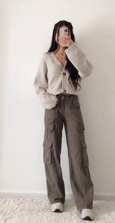 Neat Casual Outfits, Winter Fashion Outfits Casual, Casual College Outfits, Cargo Pants Outfit, Korean Casual Outfits, Everyday Fashion Outfits, Tomboy Style Outfits, Stil Inspiration, Easy Trendy Outfits