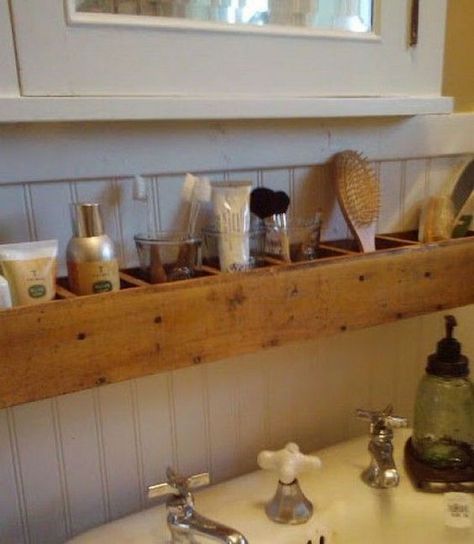 17 Pallet Projects You Can Make for Your Bathroom Shelves & Coat Hangers Bathroom Wall Caddy, Bathroom Shelf Above Sink, Shelf Above Bathroom Sink, Clever Bathroom Storage, Pallet Bathroom, Bathroom Organization Hacks, Above The Sink, Small Space Bathroom, Bathroom Storage Shelves