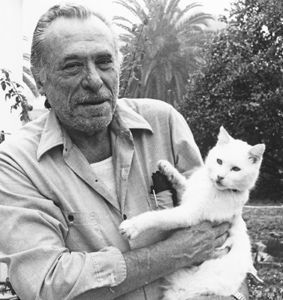 Is this cat Charles Bukowski is holding the “white cross-eyed tailless” tom he memorialized in “The History Of One Tough Motherfucker”? Writers And Poets, Charles Bukowski, Bukowski, Manx, Patricia Highsmith, Celebrities With Cats, Men With Cats, American Poets, Haruki Murakami