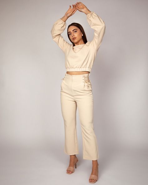 ANULA on Instagram: “It's the details for us... the high waist, lace-up detailing, balloon sleeves and cropped, elasticated hem. Best of all? It's all made…” Office Fashion, Women's Workwear Fashion, Corporate Fashion, Relaxed Outfit, Smart Outfit, Workwear Fashion, Work Wear Women, Work Outfits Women, High Waisted Trousers