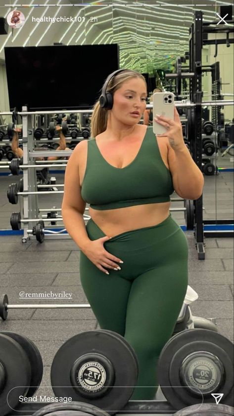 Gym Thick Woman, Mid Size Workout Aesthetic, Gym Outfits For Women Curvy, Fitness Lifestyle Aesthetic Plus Size, Gym Aesthetic Outfits Plus Size, Gym Plus Size Aesthetic, Confident Plus Size Women, Plus Size Healthy Aesthetic, Gym Aesthetic Plus Size