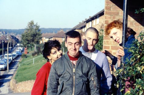 Photos of youth culture reveal what it was like to grow up in Britain in different decades Teddy Boy Style, Fashion Over The Decades, Skinhead Girl, Youth Club, Young Lad, Rocker Girl, Teddy Boys, Aubrey Plaza, Rock Festivals