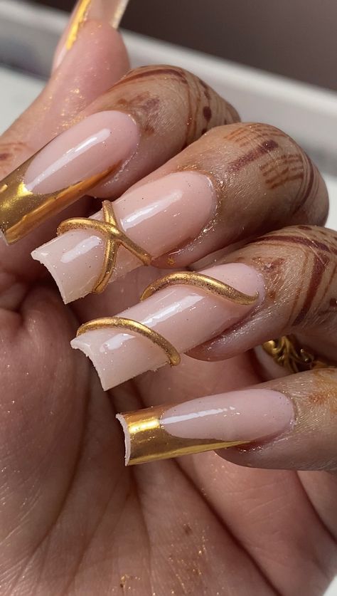 Square Acrylic Nails Gold, Gold Square Nails, Gold Design Nails, Md Nails, Natural Acrylic Nails, Gold Nail Designs, Classy Nail Designs, Long Acrylic Nail Designs, Arylic Nails