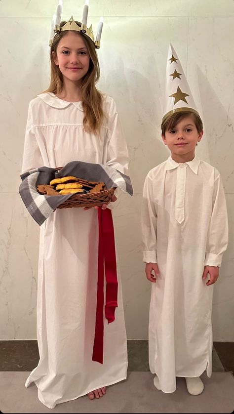 The Swedish royal court has released this sweet photograph of Princess Estelle & Prince Oscar to wish everyone a happy St. Lucia's Day! Swedish Royalty, Victoria Prince, Royal Christmas, Princess Victoria Of Sweden, Prince Daniel, Queen Silvia, Princess Estelle, Royal Court, Swedish Royals