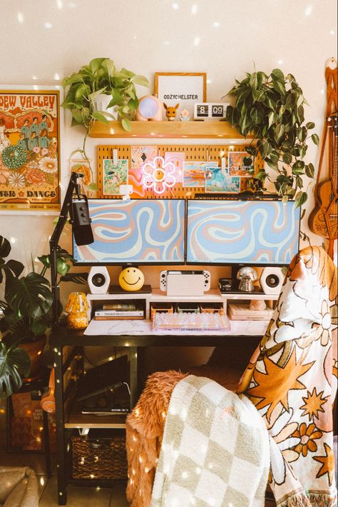 Cozy Desk Office, Eclectic Gaming Room, Retro Desk Decor, Eclectic Gaming Setup, Funky Desk Setup, Groovy Home Office, Aesthetic Desk Setup Boho, Desk Maximalist, Orange Desk Setup