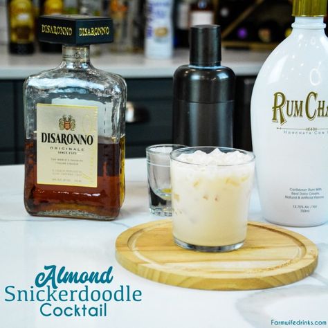 Almond Snickerdoodle Cocktail - Amaretto Rumchata Cocktail - The Farmwife Drinks Snickerdoodle Cocktail, Rumchata Recipes Drink, Amaretto Drinks Recipes, Rumchata Cocktails, Cocktail Amaretto, Rumchata Drinks, Amaretto Drinks, Bartender Drinks Recipes, Girly Drinks