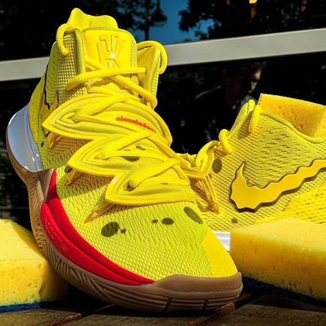 Kyrie 5 Spongebob, Converse Basketball Shoes, Zapatillas Nike Basketball, Basketball Shoes Kyrie, Tenis Basketball, Women Nike Shoes, Nike Kyrie 5, Nike Casual Shoes, Kyrie 5