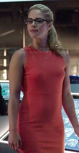 yes a sexy felicity Haute Couture, Felicity Smoak Outfits, Felicity Outfits, Emily Rickards, Arrow Felicity, Emily B, Felicity Smoak, Emily Bett Rickards, Katie Cassidy