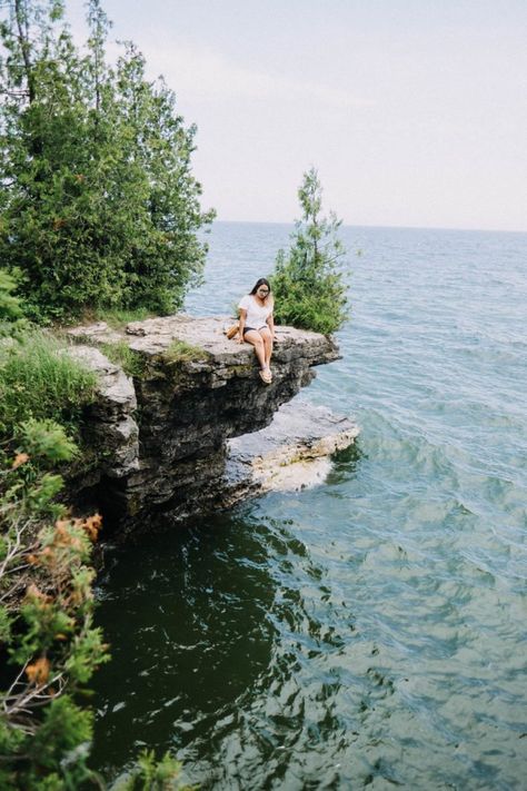 Door County Travel Guide: Cave Point County Park Wisconsin Vacation, Travel Wisconsin, Door County Wi, Door County Wisconsin, Dubai Skyscraper, Travel Inspiration Destinations, Wisconsin Travel, Lake Living, Michigan Travel