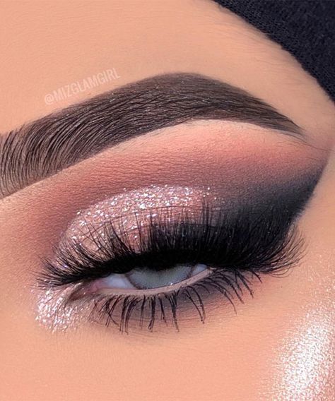 71. Shimmery and smokey Here is a glam and easy to wear eyeshadow look. The upper eyelid has a beautiful blend of neutral shades... Pink Cut Crease, Rose Gold Eye Makeup, Sparkle Makeup, Maquillage On Fleek, Eye Makeup Images, Sparkly Makeup, Wedding Eye Makeup, Gold Eye Makeup, Prom Eye Makeup