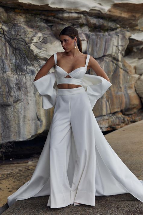 Martha is a pair of palazzo pants for a bridal suit & wedding dress alternative. Could this be the piece for you? Try it at a KWH boutique! Pants Wedding Dress, Suit Wedding Dress, Bow Jacket, Structured Pants, Wedding Dress Alternative, Bridal Suit, Dress Alternative, Reception Look, Karen Willis Holmes