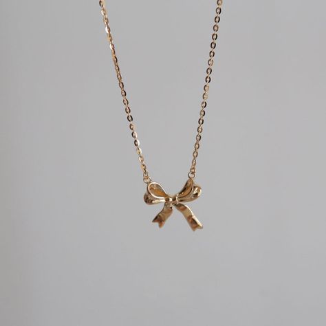 💎 Materials: 18k Gold Plated over Solid Sterling Silver Body - Hypoallergenic and Tarnish-Free 📐 Length: 40cm + 5cm extension Gold Ribbon Necklace, Ribbon Pendant Necklace, Gold Bow Jewelry, Bow Necklace Gold, Gold Bow Necklace, Ribbon Necklace With Pendant, Gold Dainty Jewelry, Ribbon Aesthetic, Now Necklace