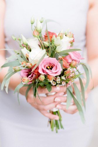 Burgundy Wedding Flowers Bridal Bouquets, Simple Bridesmaid Bouquets, Flower Bouquet Ideas, Small Bridesmaid Bouquets, Simple Bridal Bouquets, Small Bridal Bouquets, Vintage Bridal Bouquet, Bouquet Champetre, Small Wedding Bouquets