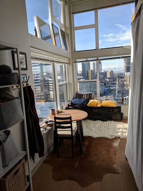 Dream City Apartment Aesthetic, Cool City Apartments, Apartments In Seattle, Seattle Apartment View, Seattle Apartment Decor, Floor To Ceiling Windows Nyc Apartment, Apartment In Seattle, Seattle Appartement, Nyc House Aesthetic