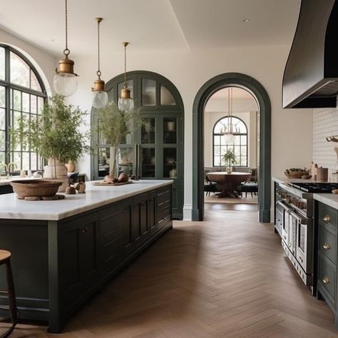 Ashley Stark Kenner on Instagram: "Another top post is this warm kitchen. Touches of green and warm wood give it the perfect vibe. JT Designs • • • • #kitchen #kitchendesign #traditionaldesign #kitcheninspo #moodymidweek #interiordesign #customkitchen" Model Dapur, Interior Dapur, Warm Kitchen, Casa Vintage, Wooden Floors, Kitchen Inspiration Design, Stunning Kitchens, Dream House Interior, Dream House Decor