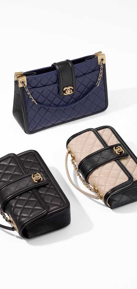 Chanel! Lambskin flap bag with contrasted... - CHANEL Chanel 2015, Moda Chanel, Tas Chanel, Sacs Design, Bag Chanel, Chanel Purse, Bags Designer Fashion, Chanel Accessories, Handbag Heaven