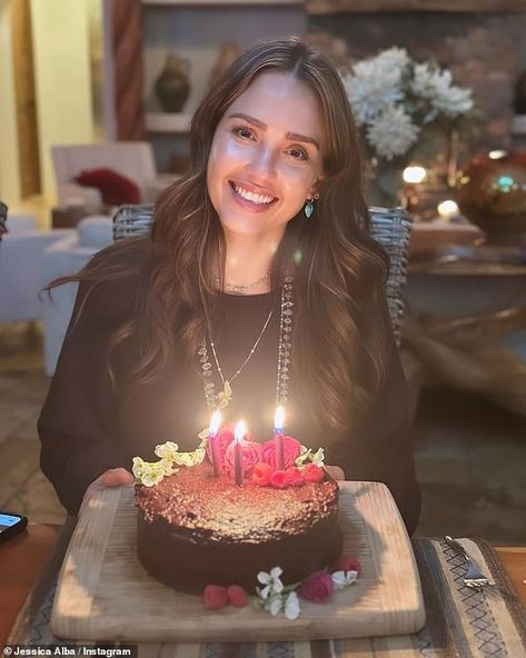 Jessica Alba, Jessica Alba Family, Minimal Makeup Look, 42nd Birthday, Spring Break Trips, Chocolate Cake Decoration, Relaxing Weekend, Gal Pal, April 29