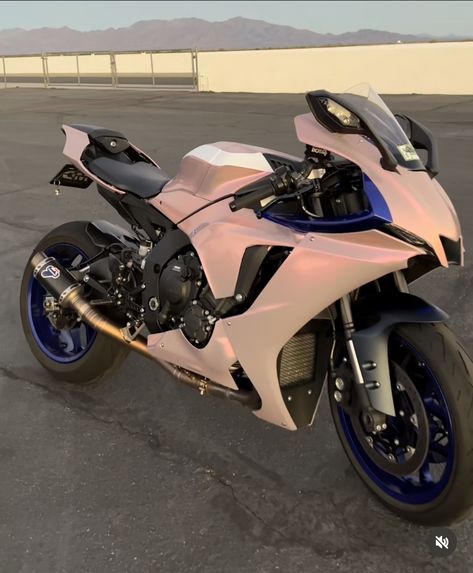 @/itsjay.4k ig Girly Motorcycle, Moto Rose, Pink Vehicles, Dream Motorcycle, Kereta Sport, Pink Motorcycle, Motos Bmw, Motocross Love, Image Moto