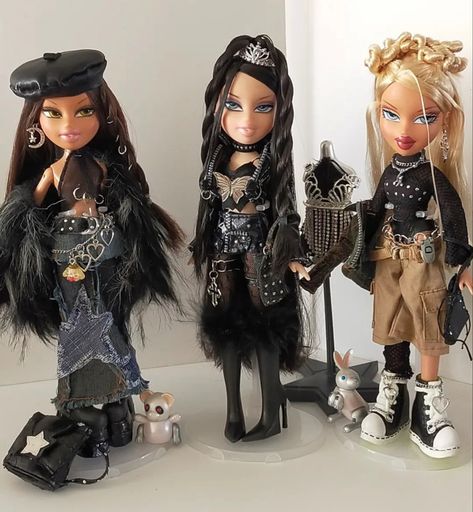 Alt Bratz Doll, Bratz Rock Angelz Outfits, Bratz Dolls Outfits In Real Life, Bratz Fashion Inspiration, Bratz Doll Outfits Inspiration, Bratz Fits, Bratz Aesthetic Outfit, Y2k Bratz, Bratz Fashion