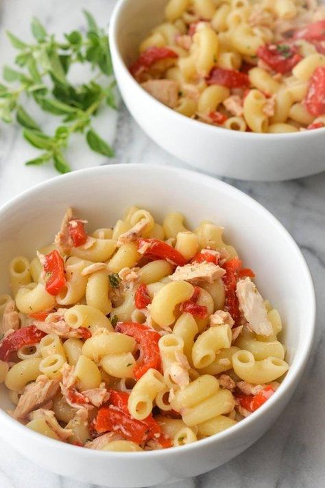 Pasta Salad with Roasted Peppers, Tuna & Oregano Recipe Pasta Salad, Easy Tuna Recipes, Tuna Pasta Salad Recipes, Resep Pasta, Tuna Salad Pasta, Resep Salad, Recipe Pasta, Quick Side Dishes, Tuna Pasta