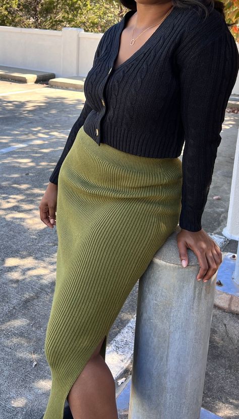 Green Midi Pencil Skirt, Ribbed Skirt Outfit Plus Size, Knitted Skirts Outfit, Green Ribbed Skirt Outfit, Pencil Knit Skirt Outfit, Ribbed Midi Skirt Outfit Fall, Green Knit Skirt Outfit, Rib Knit Midi Skirt Outfit, Green Sweater Skirt Outfit