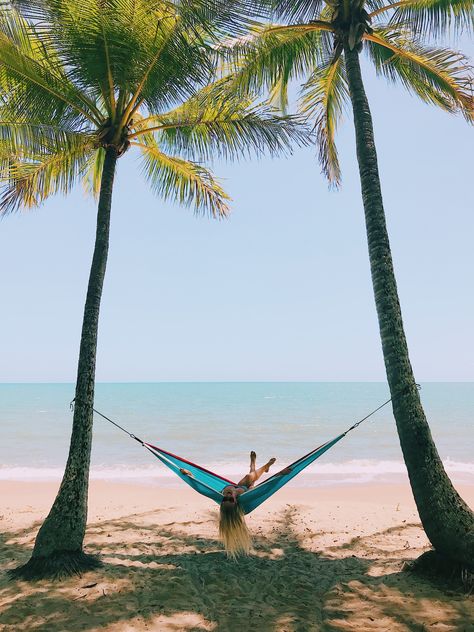 Swinging in a hammock on the beach between two palm trees in Australia! Beach pictures Porto, Beach Swing Poses, Beach Hammock Pictures, Beach Swing Pictures, Vaca Pics, Hammock On The Beach, Nani Swimwear, Swing Photography, Swing Pictures