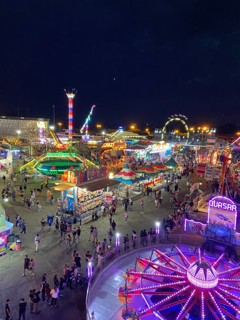 Carnival Night Aesthetic, Griffin Santopietro, Florida Family Vacation, Fair Rides, Cute Date Ideas, Amusement Park Rides, Parc D'attraction, Thunder Bay, Cute Love Wallpapers