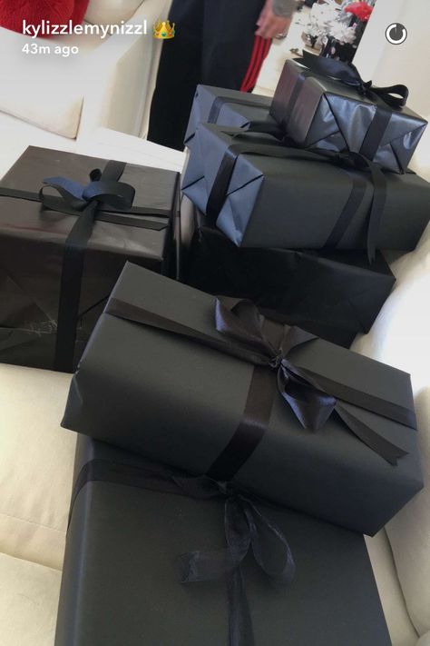 Opulent Christmas, Boyfriends Birthday Ideas, Wrapped Presents, Surprise Boyfriend, Birthday Surprise Boyfriend, Birthday Gifts For Boyfriend Diy, Bf Gifts, Creative Gifts For Boyfriend