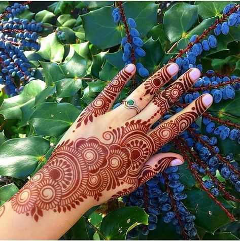 Follow for more @jjameel456 👈👈👈👈👈👈 Unique Henna Designs Simple, Back Mehandi Designs Simple, Mehendi Designs For Hands Unique, Mehndi Designs Finger, Henna Hand Designs, Henne Tattoo, Eid Henna, मेहंदी डिजाइन, Eid Mehndi Designs