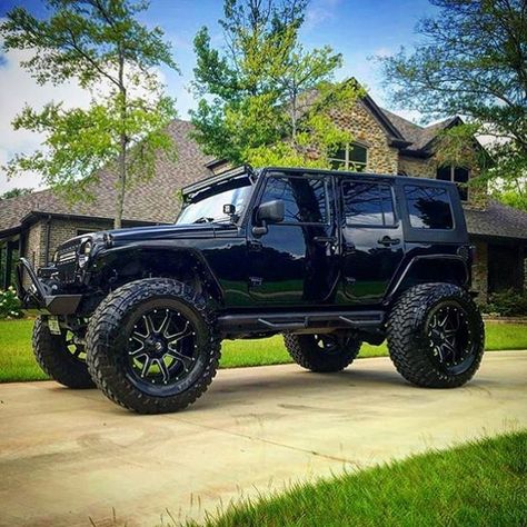 Jeep Love ❤                                                                                                                                                     More Auto Jeep, Badass Jeep, Wrangler Jeep, Black Jeep, Car Wheels Rims, Lifted Jeep, Dream Cars Jeep, Mustang Boss, Custom Jeep