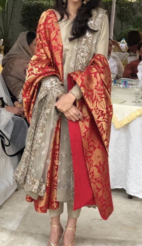 Nikkah Dress, Pakistani Formal Dresses, Pakistani Wedding Outfits, Hippy Chic, Salwar Kamiz, Pakistani Dresses Casual, Pakistani Fashion Party Wear, Traditional Indian Outfits, Indian Gowns Dresses