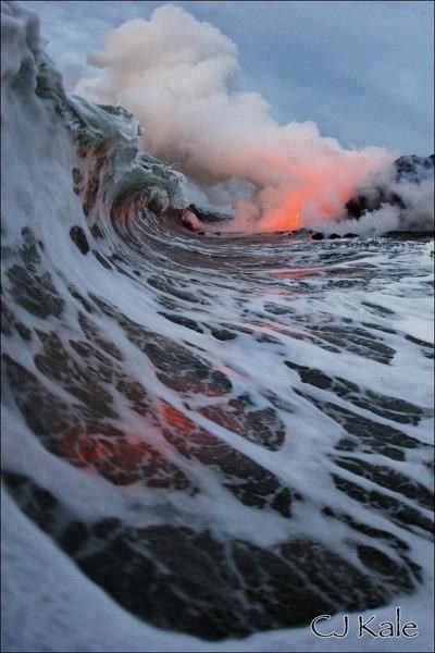 World's 1st shot of a wave over lava. Photographer braved 110 degree F waters and magma to get the shot. Amazing Nature, Ocean Waves, Hawaii Landscape, Surfing Photography, Sleeve Tattoo, Pics Art, Volcano, 그림 그리기, Belle Photo