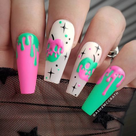 Black And Neon Nail Designs, Disney Villain Nails, Holloween Nails, Unghie Sfumate, Unghie Nail Art, Witchy Nails, Halloween Acrylic Nails, Goth Nails, Nagel Inspo