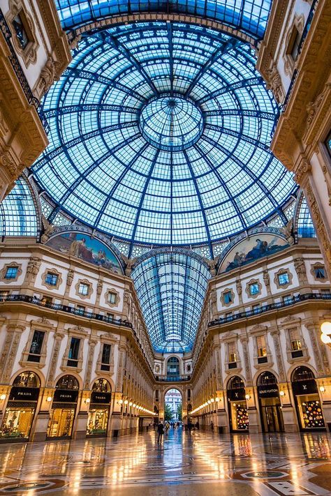 Milano Photography Ideas, Things To Do In Milan, To Do In Milan, Milan Travel, Visuell Identitet, Galleria Vittorio Emanuele, Italy Itinerary, Milano Italy, Italy Travel Tips