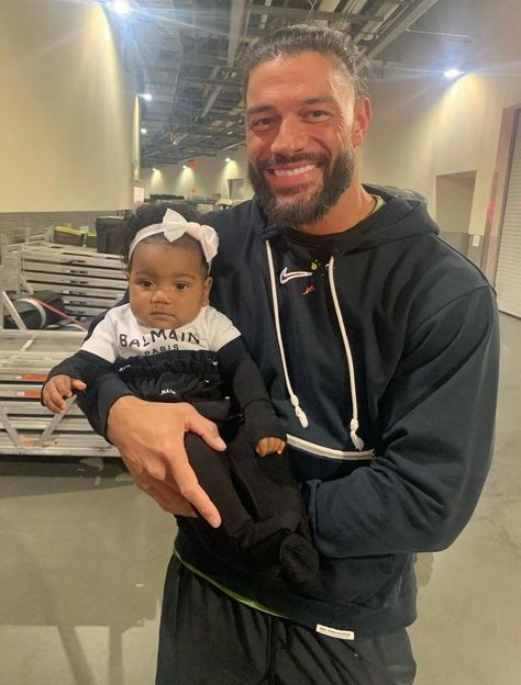 Roman Regins Images, Roman Reigns New Images, Samoan Men, John Cena And Nikki, Roman Reigns Family, Roman Reigns Smile, Wwe Funny, Roman Reigns Shirtless, Roman Regins