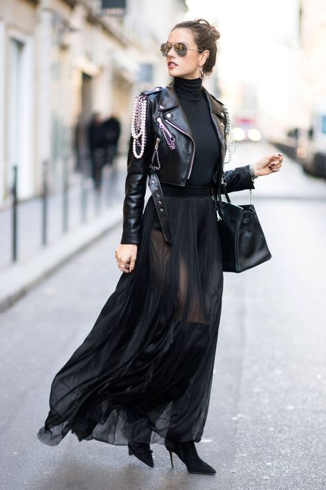 Edgy But Feminine Outfits, Cool Clubbing Outfits, Edgy Formal Outfits, Simple All Black Outfit, Glam Punk Fashion, Stil Rock, Edgy Dresses, Svarta Outfits, Structured Fashion