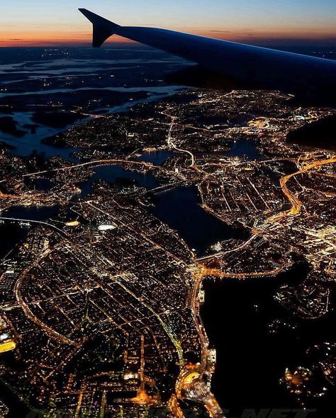 Sydney at night Airplane Photography, Tapeta Pro Iphone, Sky View, Aircraft Pictures, Beautiful Places In The World, Travel Inspo, Travel Aesthetic, City Lights, Most Beautiful Places