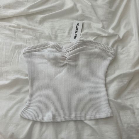 Urban Outfitters Ruched Tube Top Size Medium Condition: Nwt Color: White Details : - Ribbed - Stretchy Tube Top And Cardigan Outfit, Tube Tops Summer, Street Wear Tops, Summer Outfits Tube Tops, Summer Tube Tops, Things I Want To Buy List, White Tube Top Outfit, Tube Top Aesthetic, Tube Top Fits