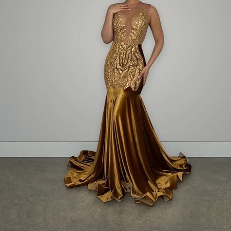 Gold with rhinestones Evening Gown Indian Outfits, Black Prom Dresses, Prom Dress Gold, Prom Gold, Champagne Prom Dress, Disney Wedding Theme, Gold Prom Dresses, Gold Dress, Evening Gown