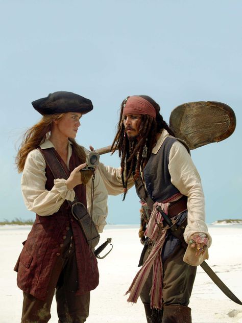 elizabeth swann & jack sparrow, pirates of the caribbean Keira Knightley Pirates, Elisabeth Swan, Kaptan Jack Sparrow, Elizabeth Swann, Jack And Elizabeth, Keira Knightly, Johny Depp, Captain Jack Sparrow, Pirate Life