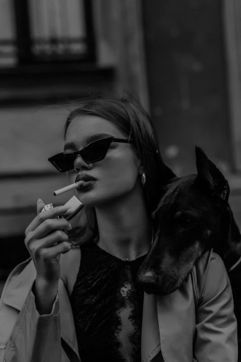 grunge girls icon Ibiza Architecture, Madrid Photography, Foto Glamour, Scary Dogs, Spain Barcelona, Bad Girl Wallpaper, Black And White Picture Wall, Badass Aesthetic, Doberman Dogs