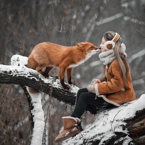 Photographers Post Pictures Of Children With Animals On Instagram, And The Results Are Fairy Tale-Like Red Fox, I'm Jealous, Funny Animal Photos, Airbrush Art, Haiwan Peliharaan, Cute Fox, Nature Animals, Animal Photo, 귀여운 동물