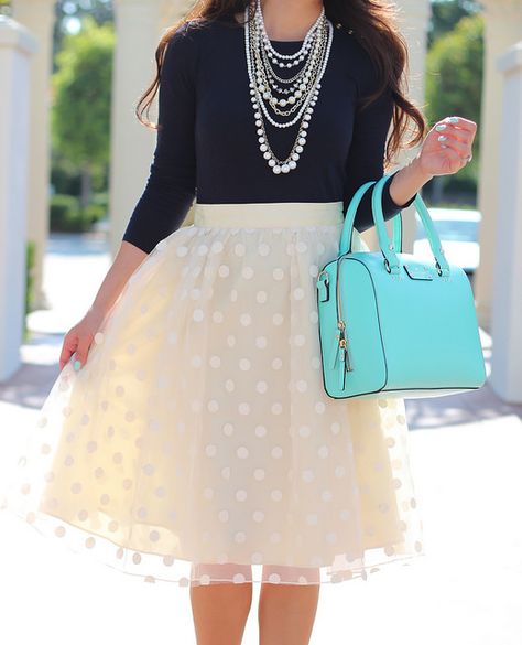Polka dot+tulle skirt=absolute perfection Petite Fashion, Young Women Outfits, Stylish Petite, Looks Chic, 여자 패션, Outfit Casual, Mode Inspiration, Mode Style, Mode Outfits