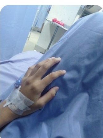 Am In The Hospital, Admit In Hospital Girl Hand, Hospital Hand Pic, Hospital Girl Hand, Admit In Hospital Hand Snap, Hospital Room Snapchat Stories, Hand Snap, I Am Bored, Hospital Admit Hand Pics