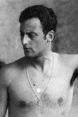 A young Jean Reno - the French actor was born in Casablanca in 1948 Hollywood Star, Natalie Portman, Gnocchi, Leon, Léon The Professional, Jean Reno, Moustaches, Eddie Vedder, Historical Images